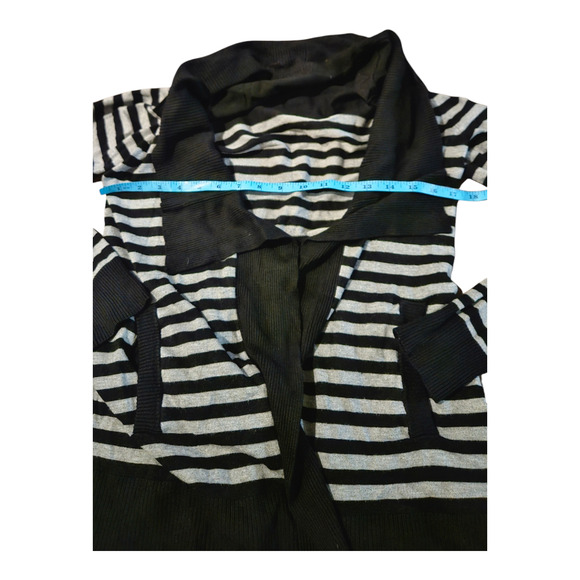 Small Gray and Black Long Sleeve Open Cardigan - Picture 4 of 6